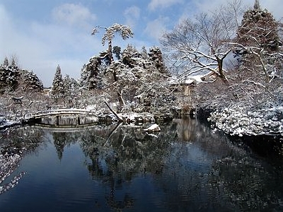 雪の放生池